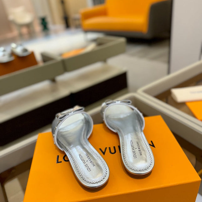 LV X TM 6AM FLAT MULE IN SILVER CALFSKIN