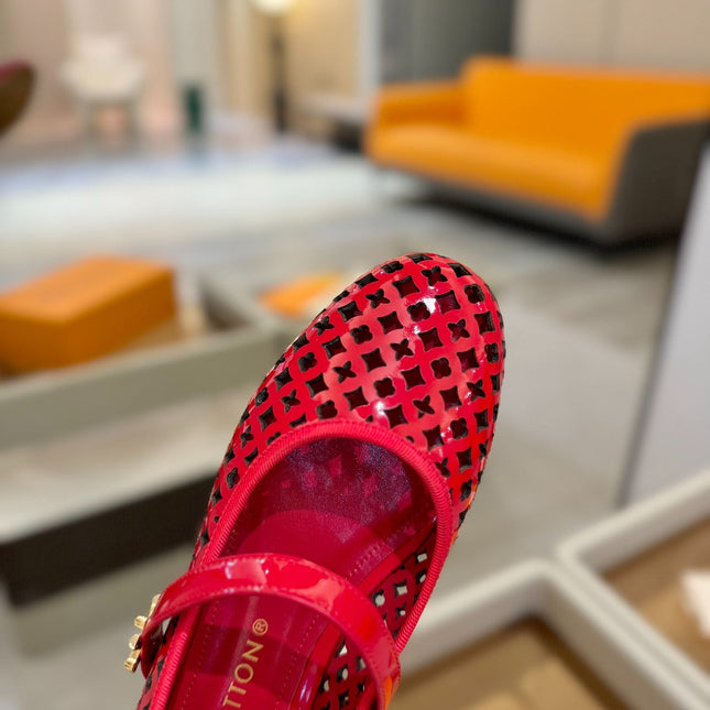 ROMY FLAT BALLERINA IN CHERRY RED MESH PATENT CALFSKIN