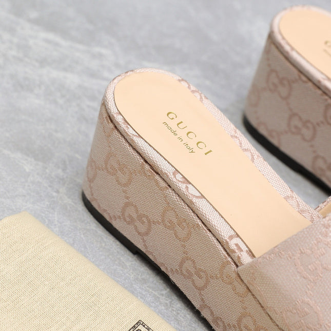 HIGH WEDGE PLATFORM WITH DOUBLE G IN ALMOND BEIGE CANVAS