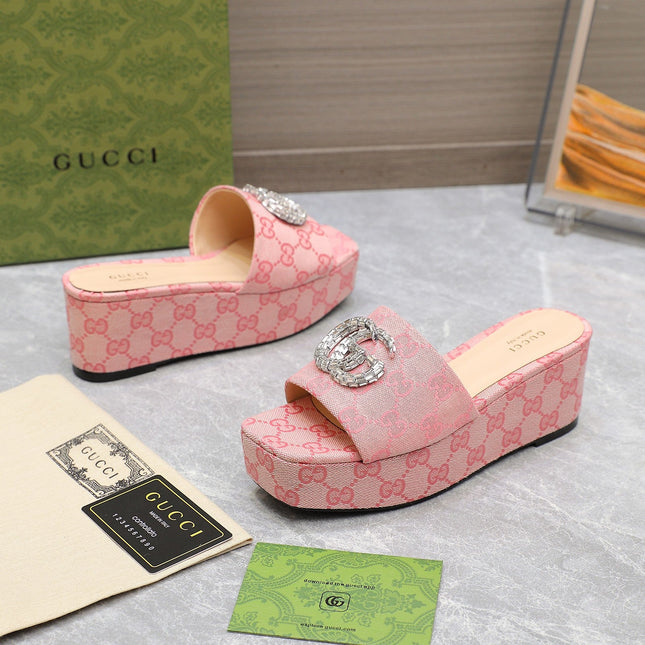 HIGH WEDGE PLATFORM WITH DOUBLE G IN LIGHT PINK CANVAS