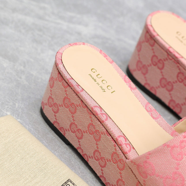 HIGH WEDGE PLATFORM WITH DOUBLE G IN LIGHT PINK CANVAS