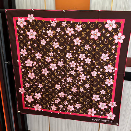 LV SCARF 90 CM IN SILK 723121
