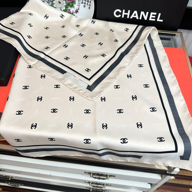 CHANEL 25S SCARF 90 IN SILK 730538