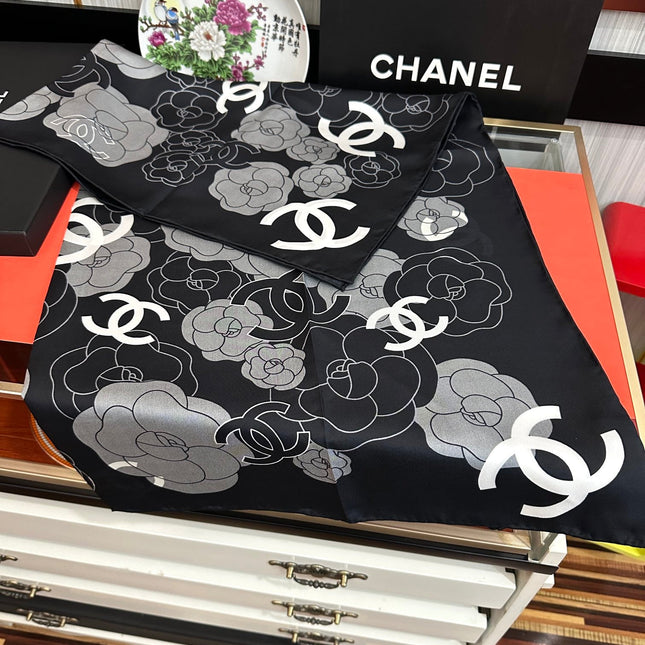 CHANEL 25S SCARF 90 IN SILK 738464