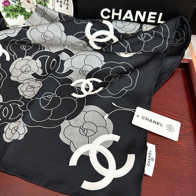 CHANEL 25S SCARF 90 IN SILK 738464