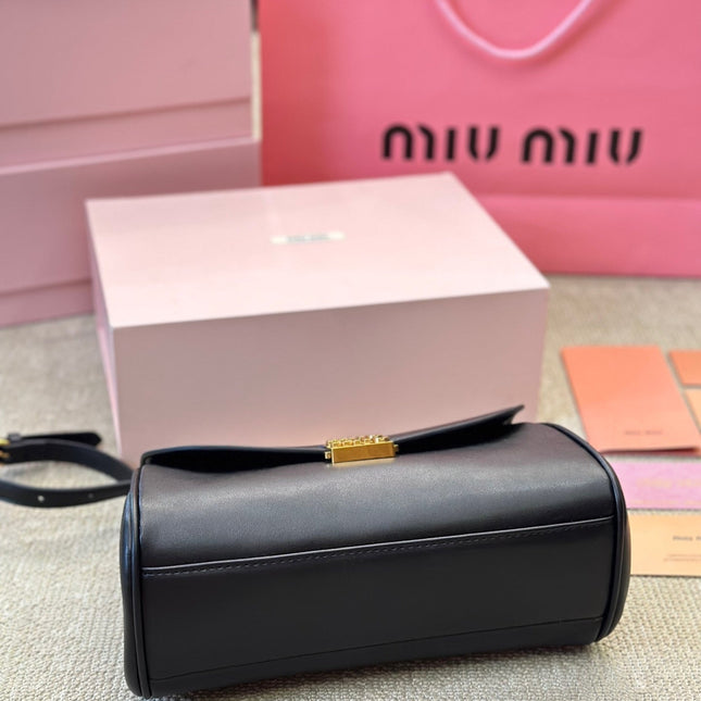SHOULDER BAG 25 IN BLACK CALFSKIN GOLD HARDWARE