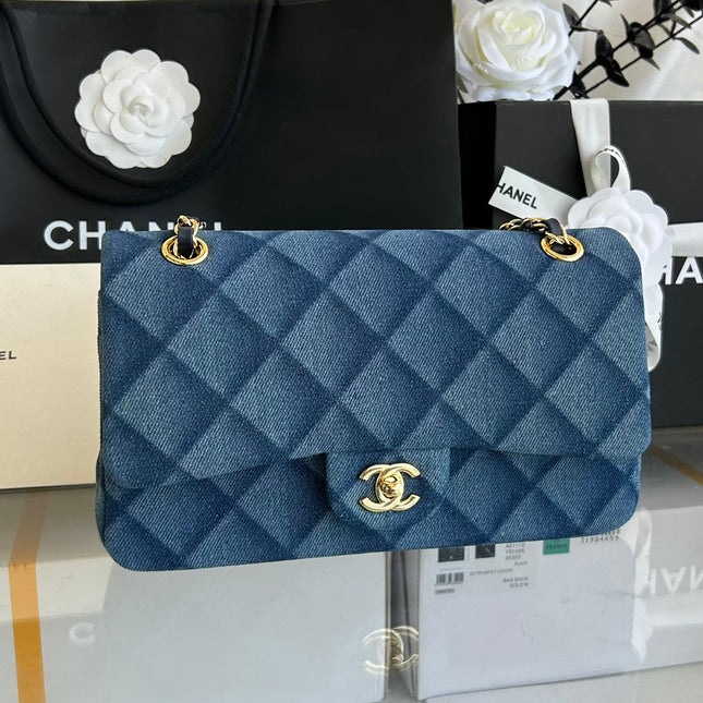 MEDIUM FLAP BAG 25 IN CLASSIC BLUE DENIM GOLD HARDWARE