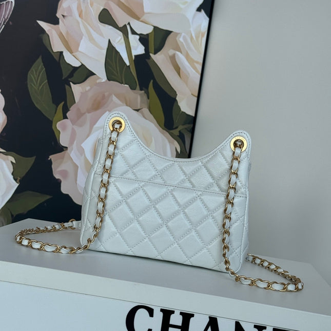 CHANEL 25S HOBO BAG 19 CM IN WHITE LAMBSKIN WITH GOLD HARDWARE