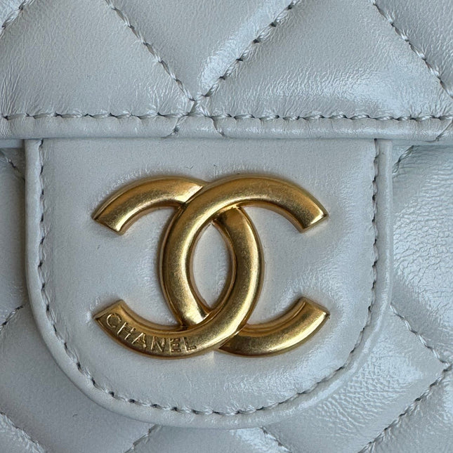 CHANEL 25S HOBO BAG 19 CM IN WHITE LAMBSKIN WITH GOLD HARDWARE