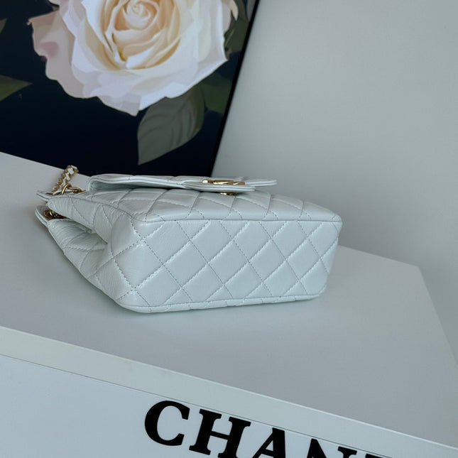 CHANEL 25S HOBO BAG 19 CM IN WHITE LAMBSKIN WITH GOLD HARDWARE