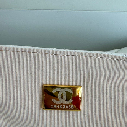 CHANEL 25S HOBO BAG 19 CM IN WHITE LAMBSKIN WITH GOLD HARDWARE
