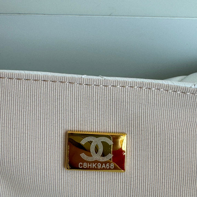 CHANEL 25S HOBO BAG 19 CM IN WHITE LAMBSKIN WITH GOLD HARDWARE