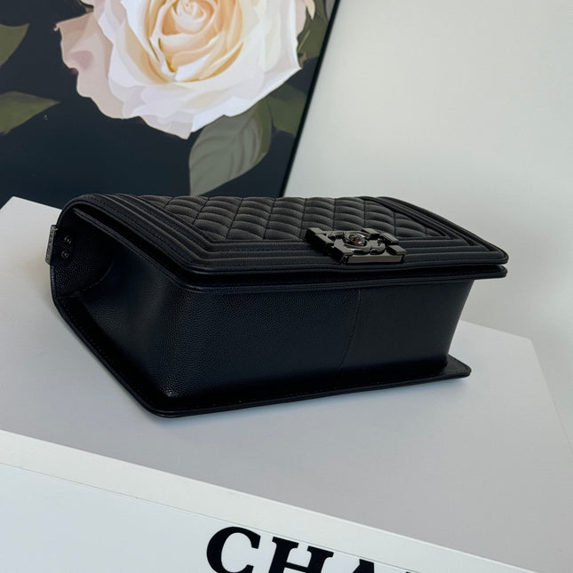 CHANEL BOY 25S 25 CM IN BLACK LAMBSKIN