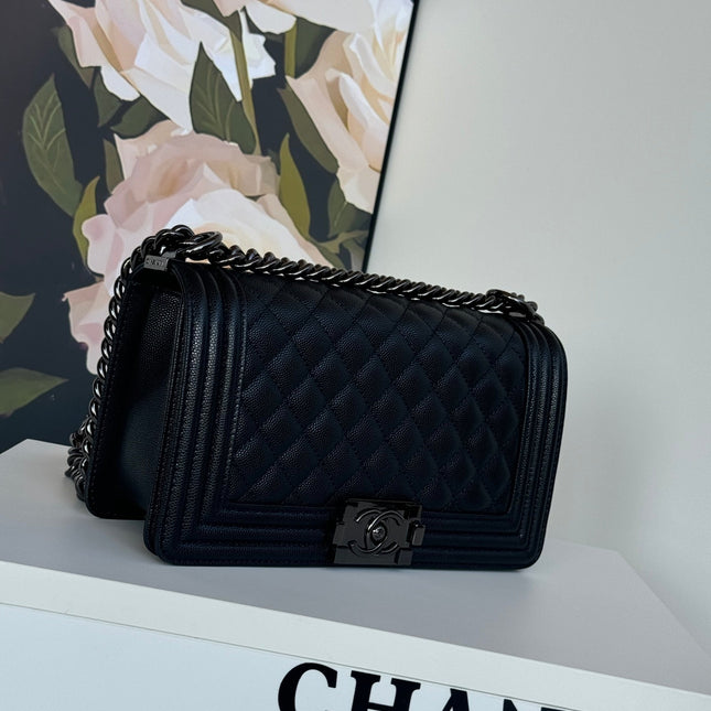 CHANEL BOY 25S 25 CM IN BLACK LAMBSKIN