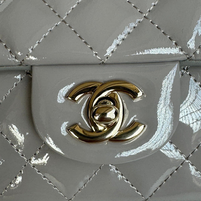 MINI FLAP BAG 20 IN LIGHT GRAY GLOSSY CALFSKIN GOLD HARDWARE