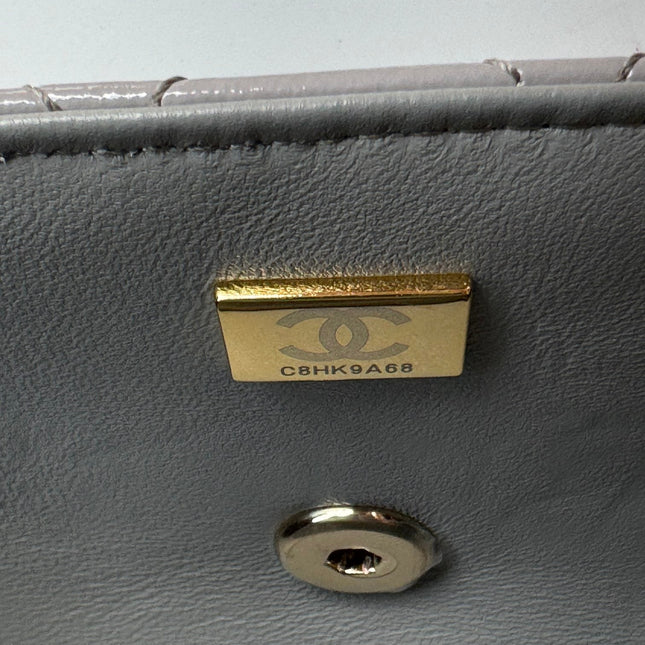 MINI FLAP BAG 20 IN LIGHT GRAY GLOSSY CALFSKIN GOLD HARDWARE