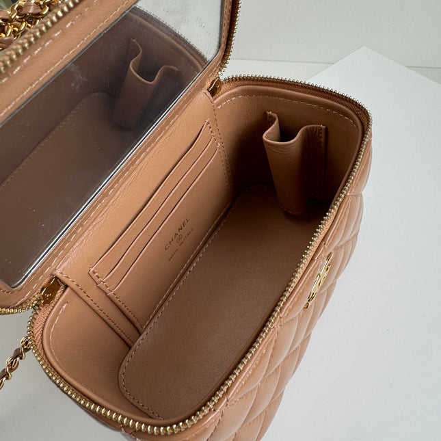 SMALL VANITY CASE 17 WITH HANDLE IN RUSSET BROWN CALFSKIN GOLD METAL CHAIN