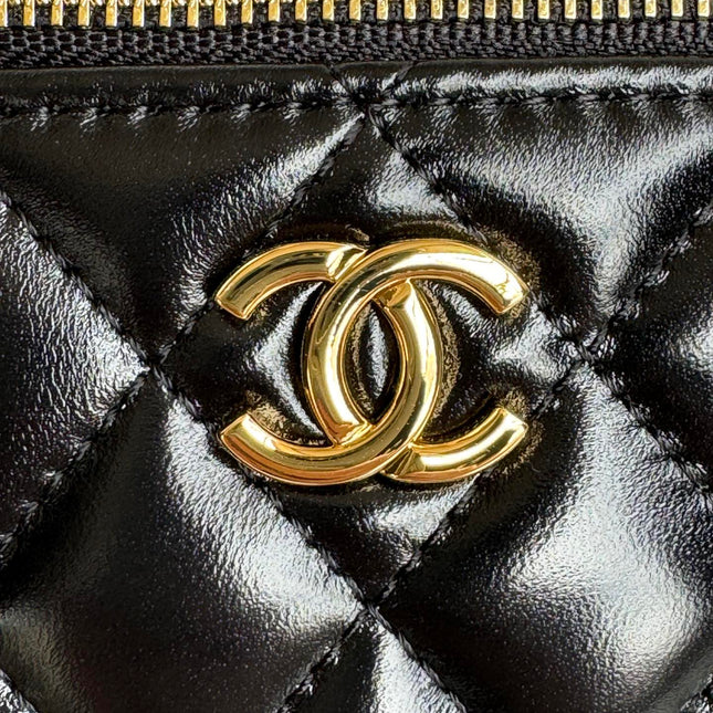 SMALL VANITY CASE 17 WITH HANDLE IN BLACK CALFSKIN GOLD METAL CHAIN