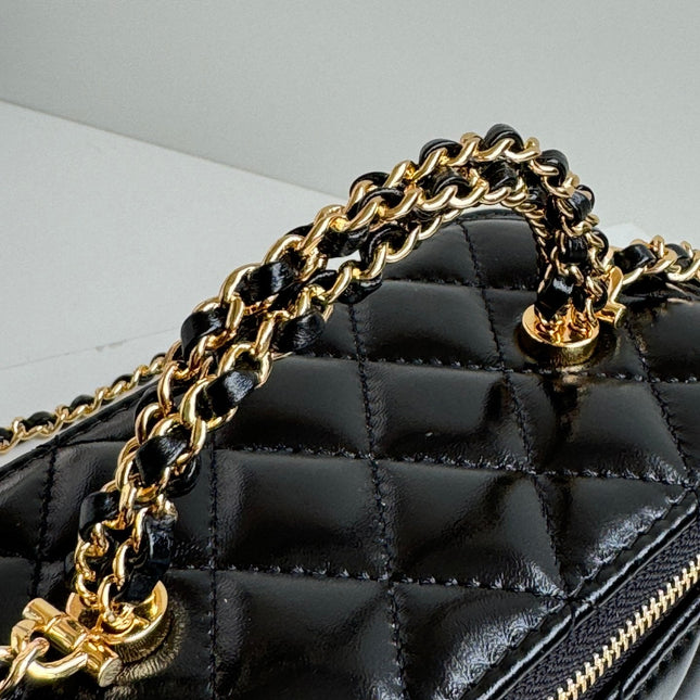 SMALL VANITY CASE 17 WITH HANDLE IN BLACK CALFSKIN GOLD METAL CHAIN
