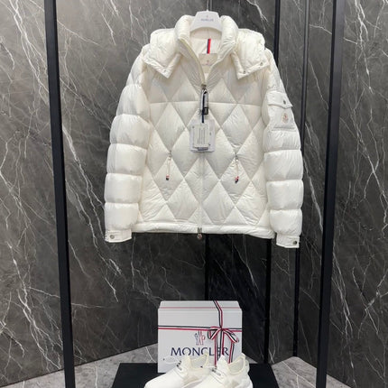 MONCLER 25S JACKET IN WHITE 051
