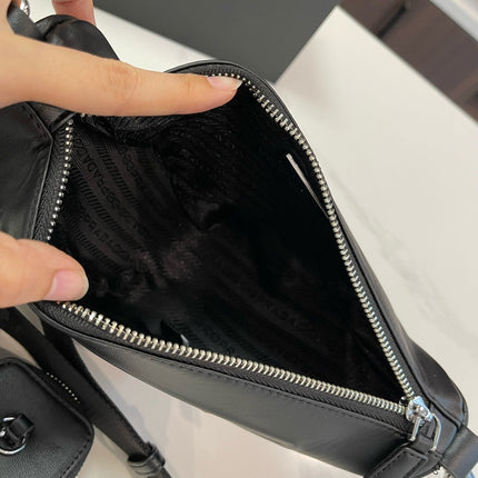 PRA TRIANGLE 27 SHOULDER BAG IN BLACK CALFSKIN WITH STRAP