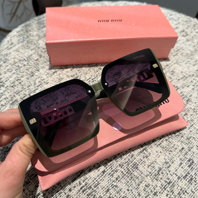 LOGO SQUARE SUNGLASSES 512017 IN GREEN ACETATE