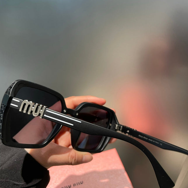 RUNWAY SQUARE SUNGLASSES 513100 IN BLACK ACETATE