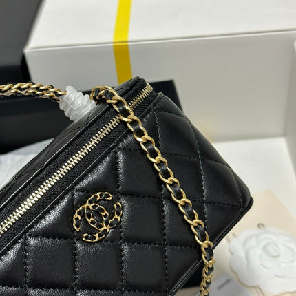 CC 18 CLUTCH BAG IN BLACK CALFSKIN GOLD HARDWARE