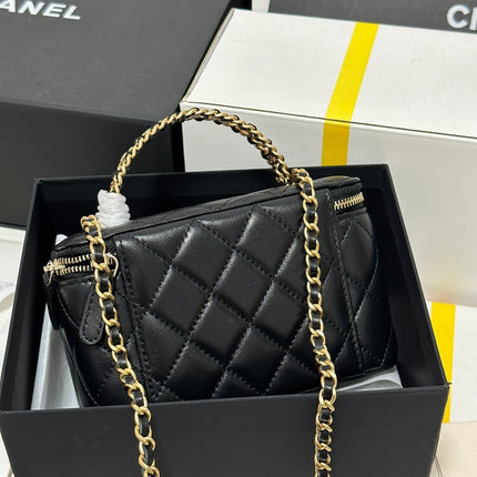 CC 18 CLUTCH BAG IN BLACK CALFSKIN GOLD HARDWARE