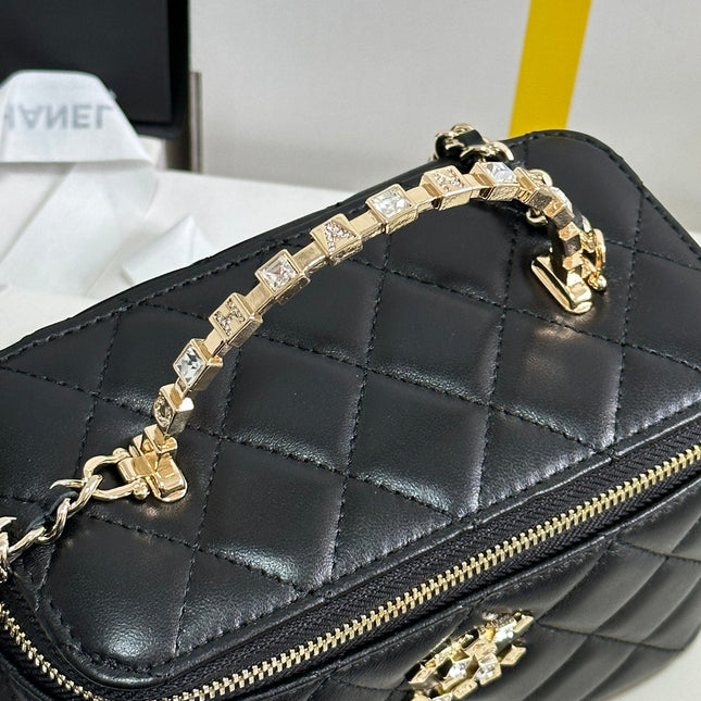 VANITY CASE 18 IN BLACK CALFSKIN GOLD HARDWARE