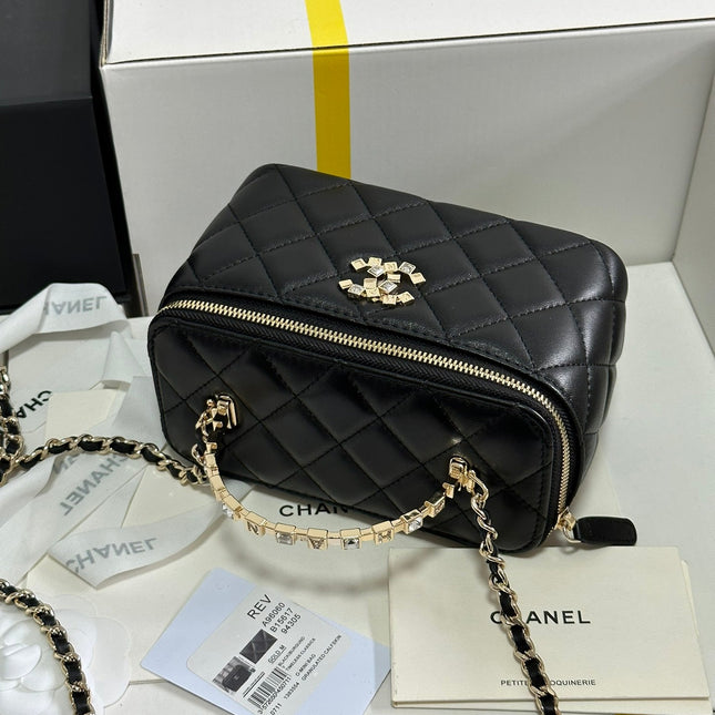 VANITY CASE 18 IN BLACK CALFSKIN GOLD HARDWARE