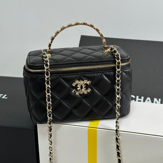 VANITY CASE 18 IN BLACK CALFSKIN GOLD HARDWARE