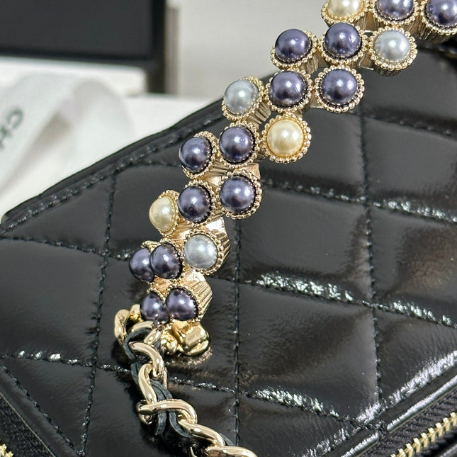VANITY CASE 18 IN BLACK SHINY LAMBSKIN WITH PEARL HANDLE