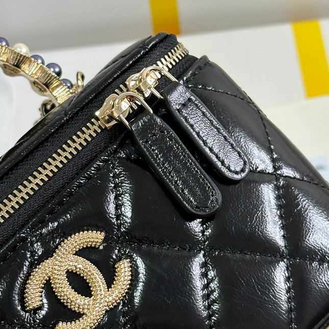 VANITY CASE 18 IN BLACK SHINY LAMBSKIN WITH PEARL HANDLE