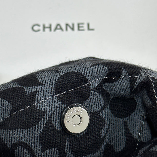 LARGE DRAWSTRING FLORAL PRINT SHOULDER BAG 39 IN BLACK MIX GREY DENIM