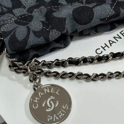 DRAWSTRING FLORAL PRINT SHOULDER BAG 20 IN BLACK MIX GREY DENIM