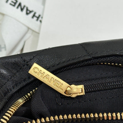 QUILTED HOBO CARGO BAG 31 IN BLACK CALFSKIN GOLD CHAIN