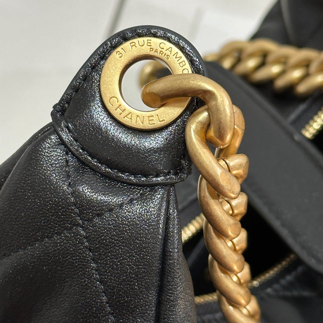 QUILTED HOBO CARGO BAG 31 IN BLACK CALFSKIN GOLD CHAIN