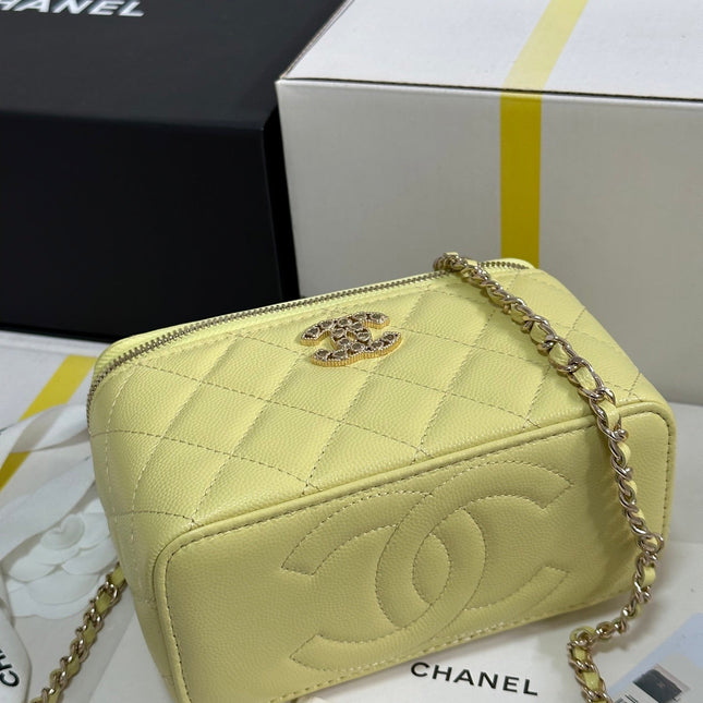 VANITY CASE 17 CRYSTAL STUDDED LOGO IN YELLOW CALFSKIN GOLD HARDWARE