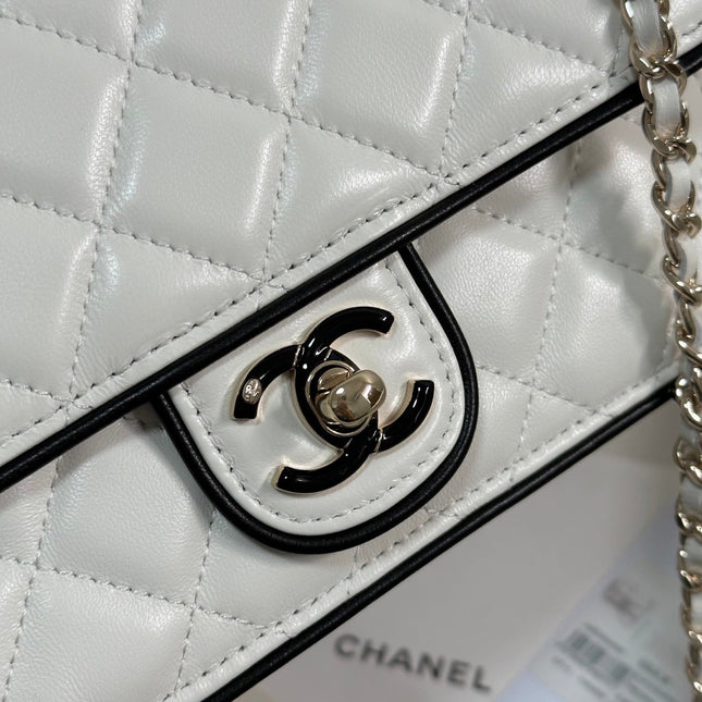 QUILTED FLAP BAG WITH BLACK TRIM 19 IN WHITE LAMBSKIN