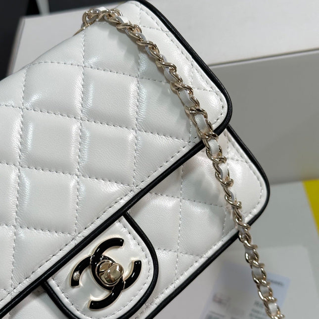 QUILTED FLAP BAG WITH BLACK TRIM 19 IN WHITE LAMBSKIN