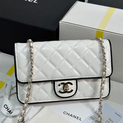 QUILTED FLAP BAG WITH BLACK TRIM 19 IN WHITE LAMBSKIN