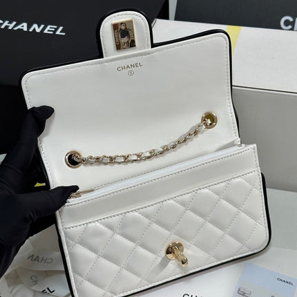 QUILTED FLAP BAG WITH BLACK TRIM 19 IN WHITE LAMBSKIN