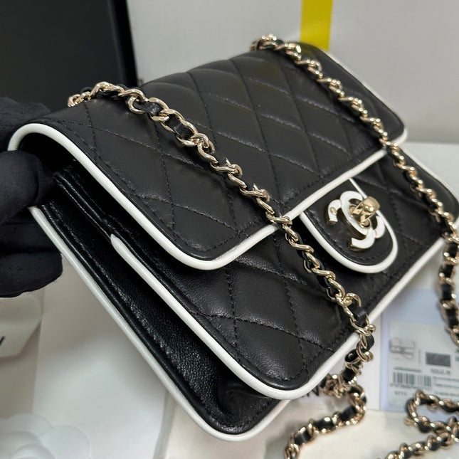 QUILTED FLAP BAG WITH WHITE TRIM 19 IN BLACK LAMBSKIN