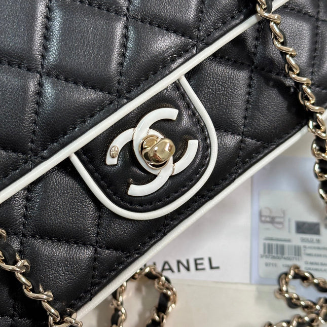 QUILTED FLAP BAG WITH WHITE TRIM 19 IN BLACK LAMBSKIN