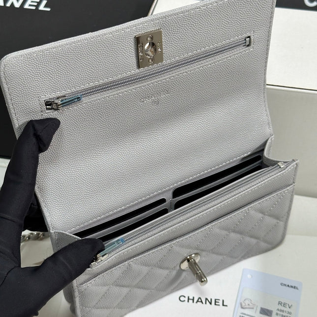 FLAP BAG WITH SILVER-TONE HANDLE 19 IN GREY SHINY CAVIAR SKIN