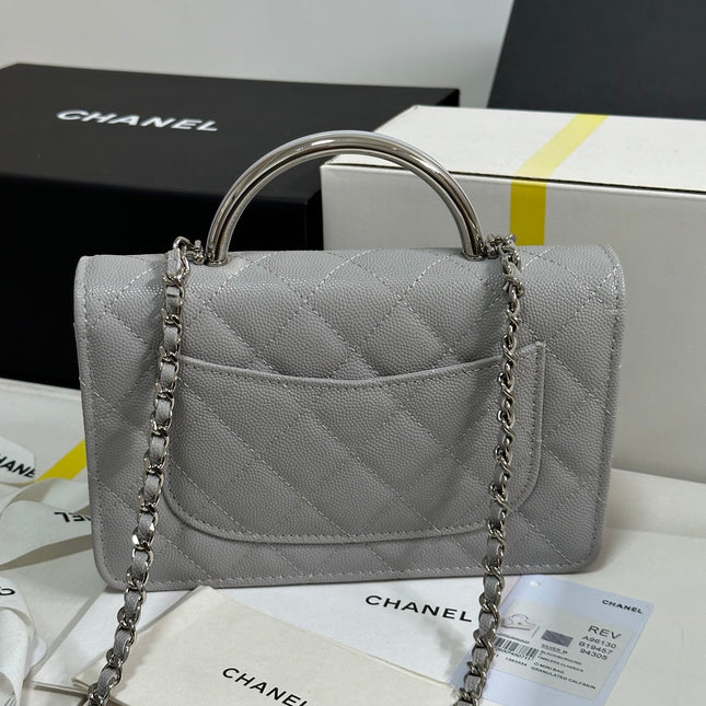 FLAP BAG WITH SILVER-TONE HANDLE 19 IN GREY SHINY CAVIAR SKIN