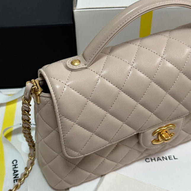 FLAP BAG WITH HANDLE 25 IN BEIGE LAMBSKIN GOLD PLATED METAL
