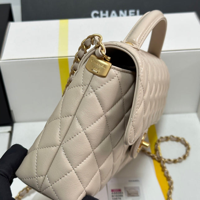 FLAP BAG WITH HANDLE 25 IN BEIGE LAMBSKIN GOLD PLATED METAL