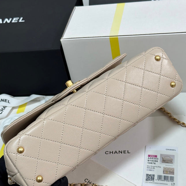 FLAP BAG WITH HANDLE 25 IN BEIGE LAMBSKIN GOLD PLATED METAL